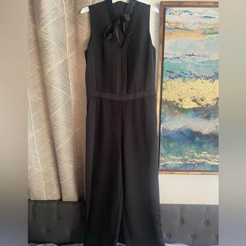 NWT Banana republic wide leg black crepe v-neck jumpsuit size 0 Pockets